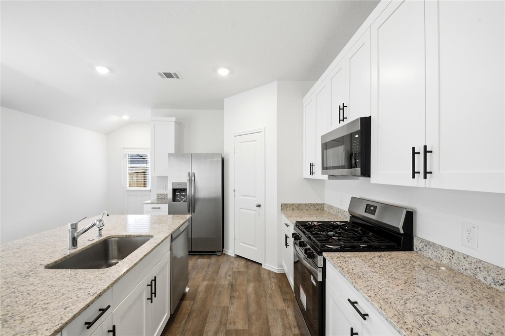 3014 Liams Tower Ln - Photo 6