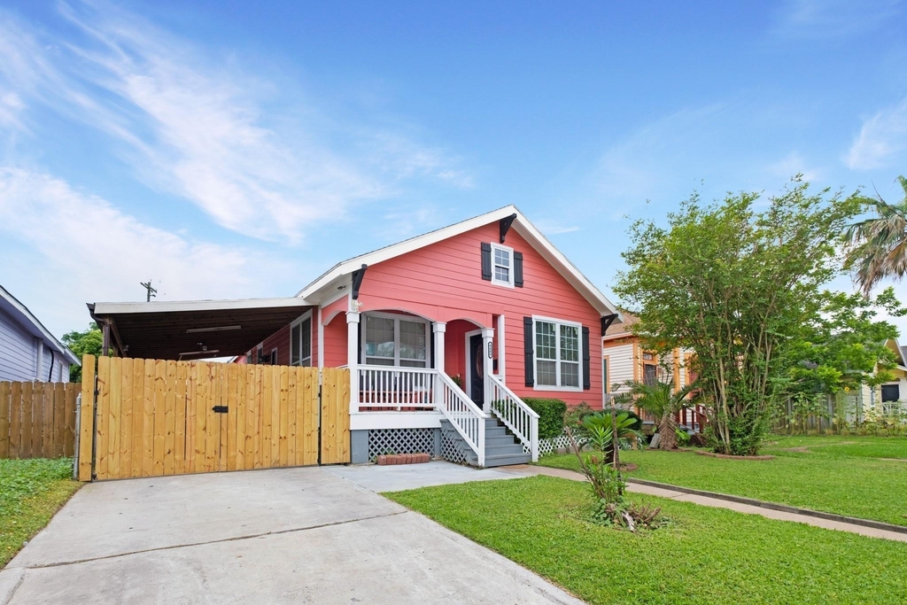 4409 Avenue K - Photo 0