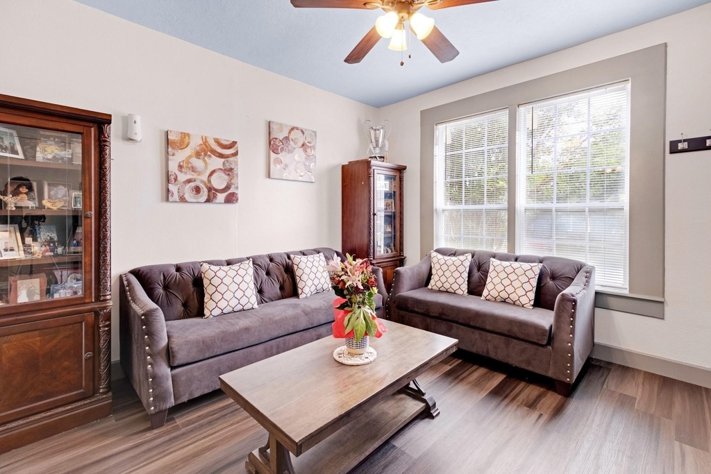 4409 Avenue K - Photo 6