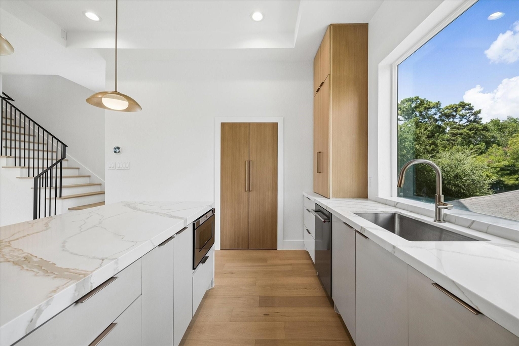 1220 Gregg Street - Photo 3
