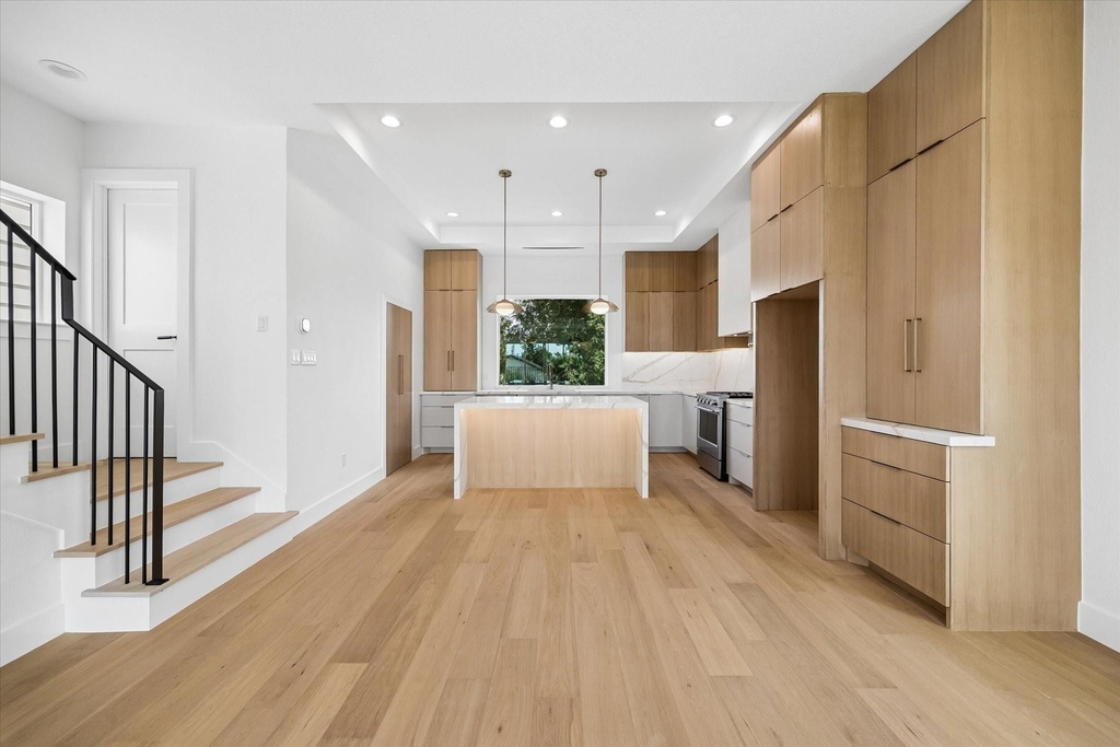 1220 Gregg Street - Photo 2