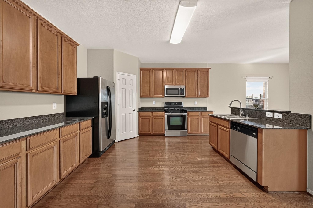 611 Blue Oasis Court - Photo 16