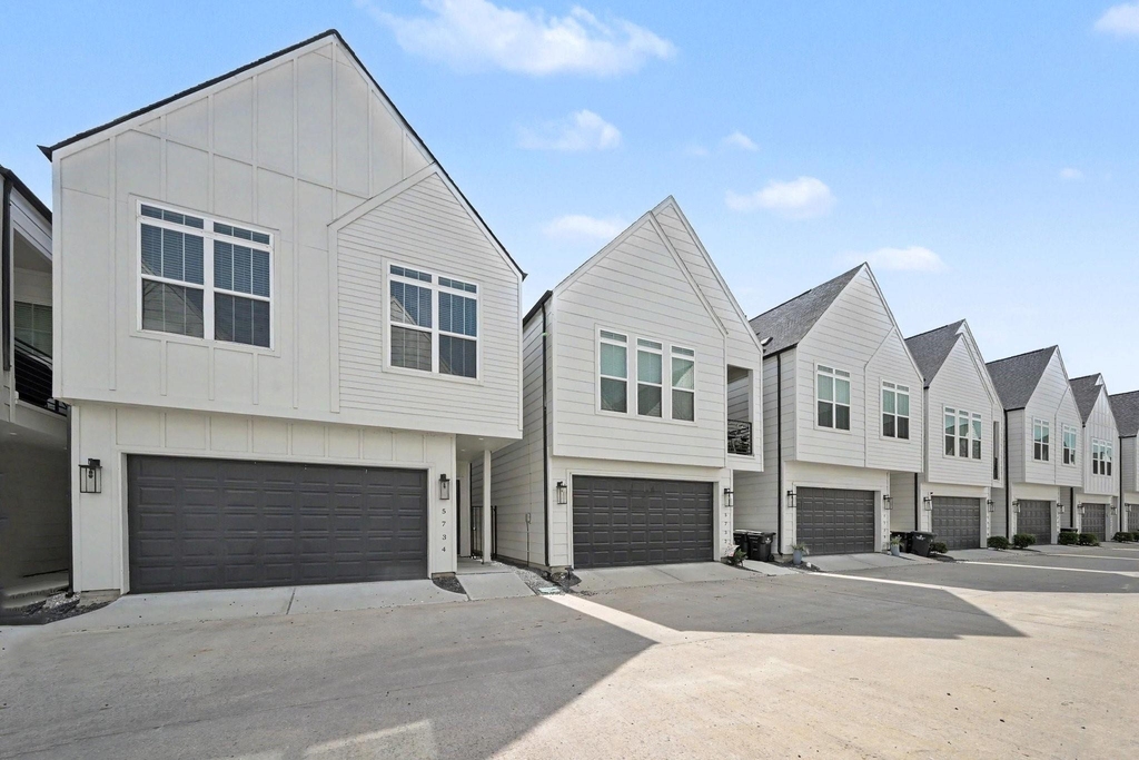 5734 White Magnolia Street - Photo 0