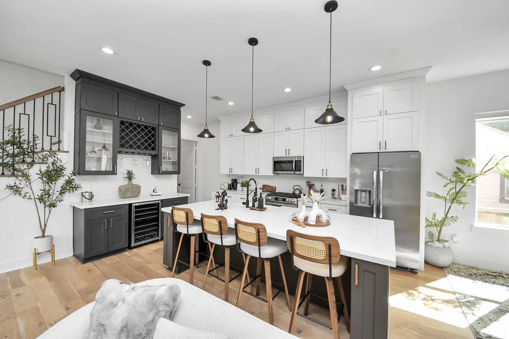 830 E 40th Street - Photo 13