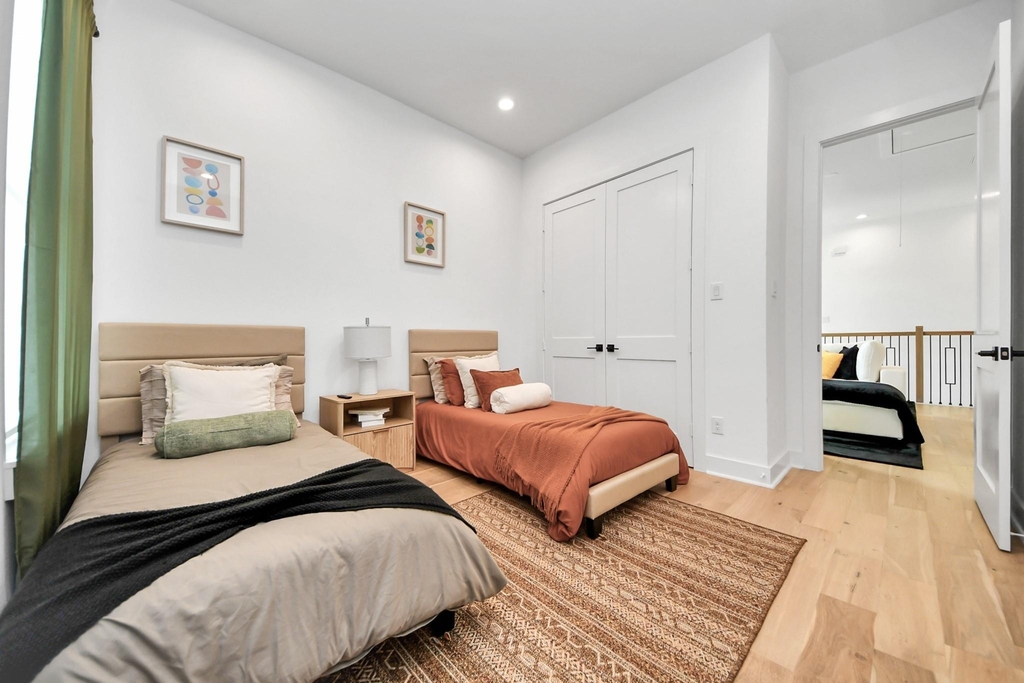 830 E 40th Street - Photo 31