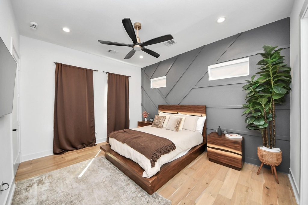 830 E 40th Street - Photo 34