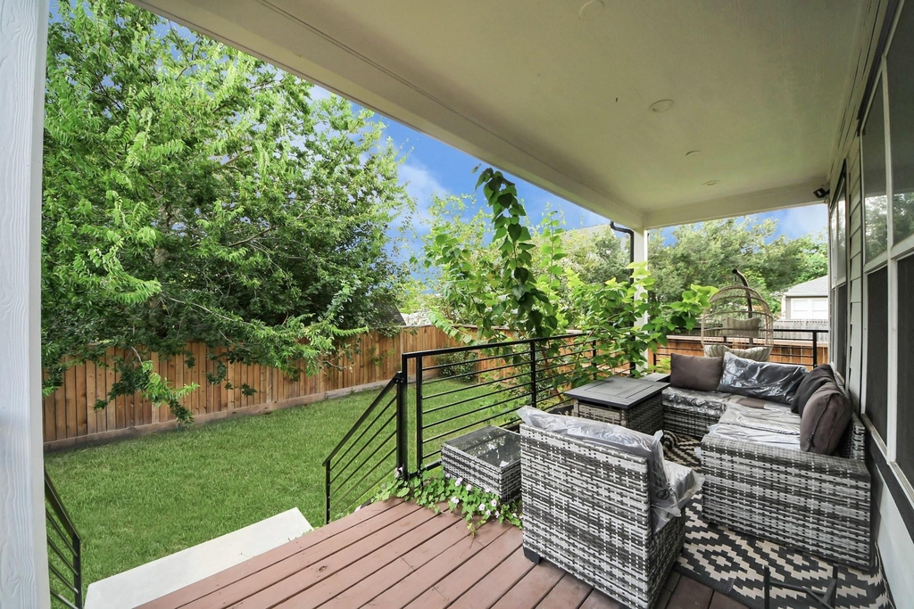 830 E 40th Street - Photo 44