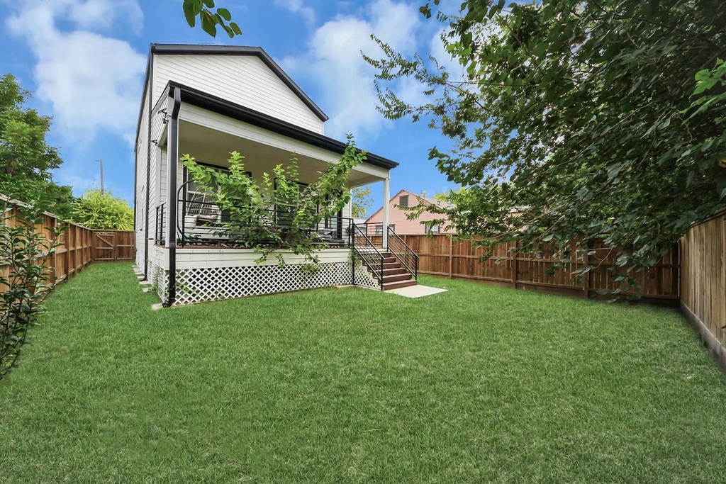 830 E 40th Street - Photo 45