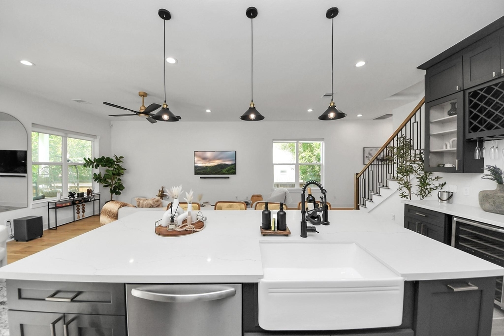 830 E 40th Street - Photo 21