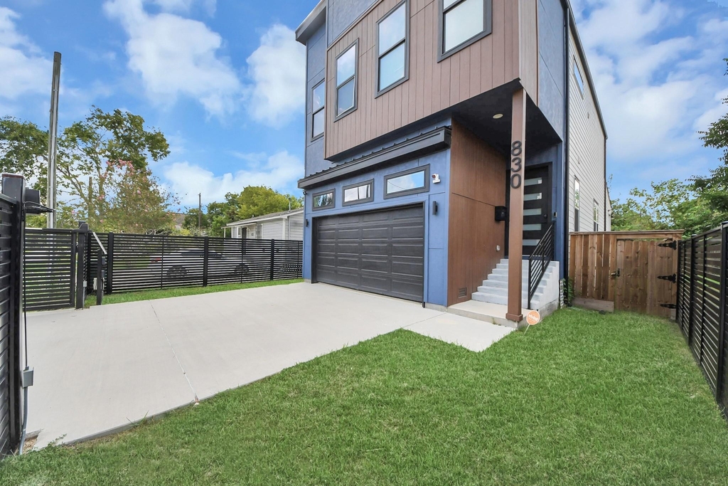 830 E 40th Street - Photo 2