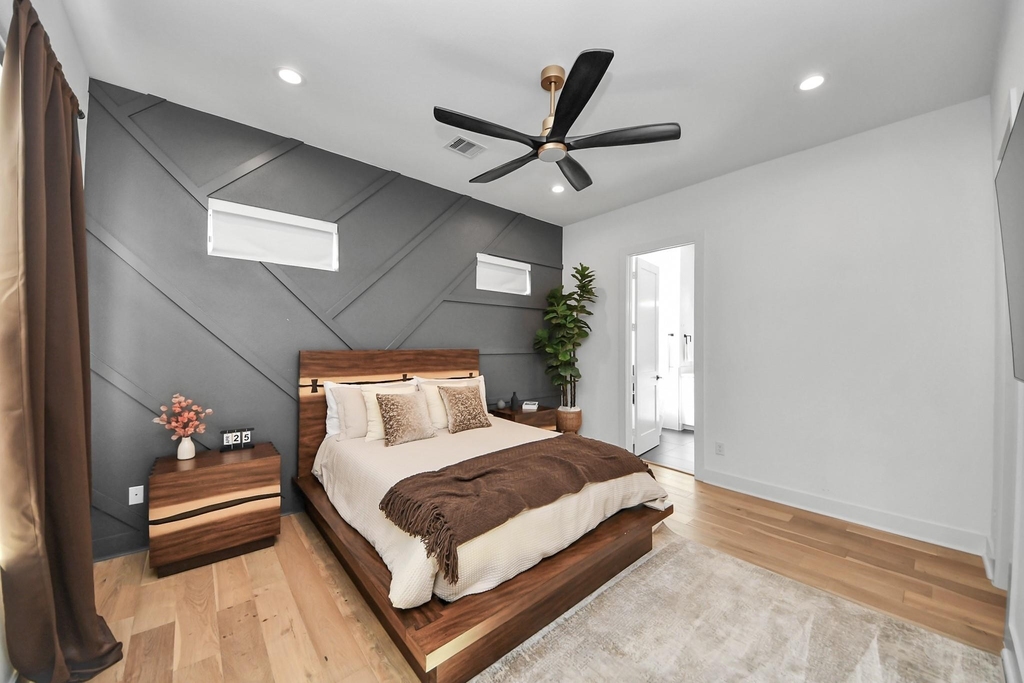 830 E 40th Street - Photo 32