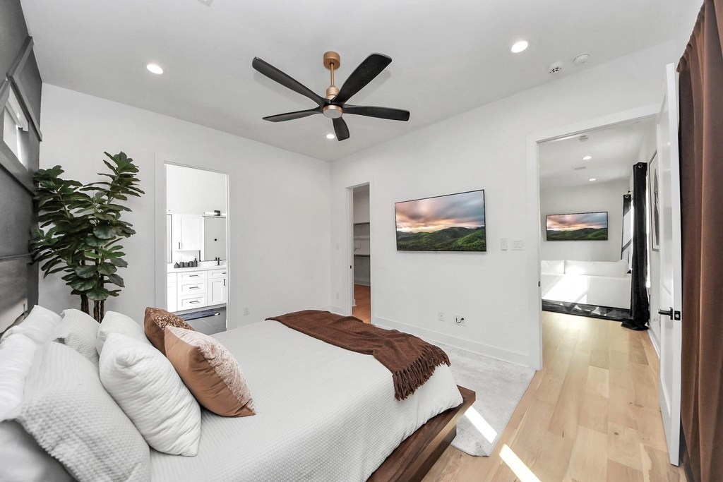 830 E 40th Street - Photo 33