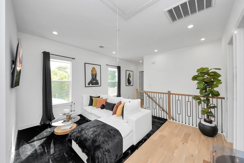830 E 40th Street - Photo 26