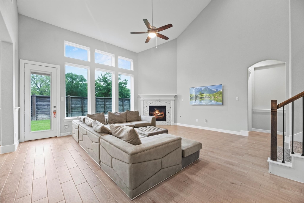 2411 Jitterbug Lane - Photo 3