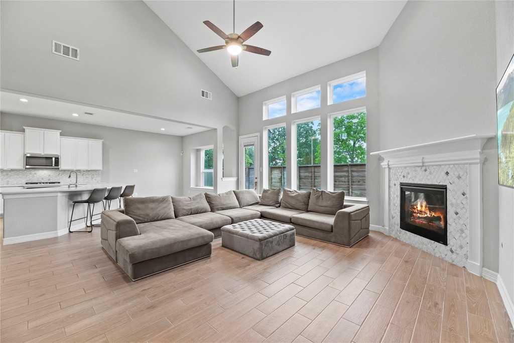 2411 Jitterbug Lane - Photo 4