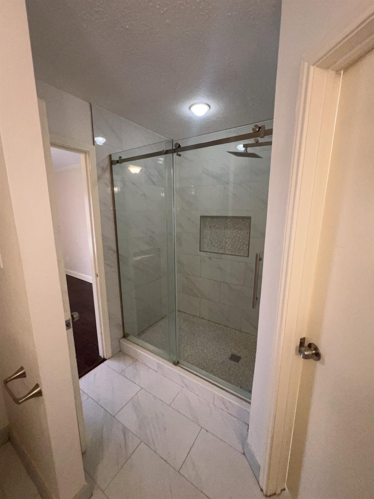 7402 Wood Bluff Boulevard - Photo 11