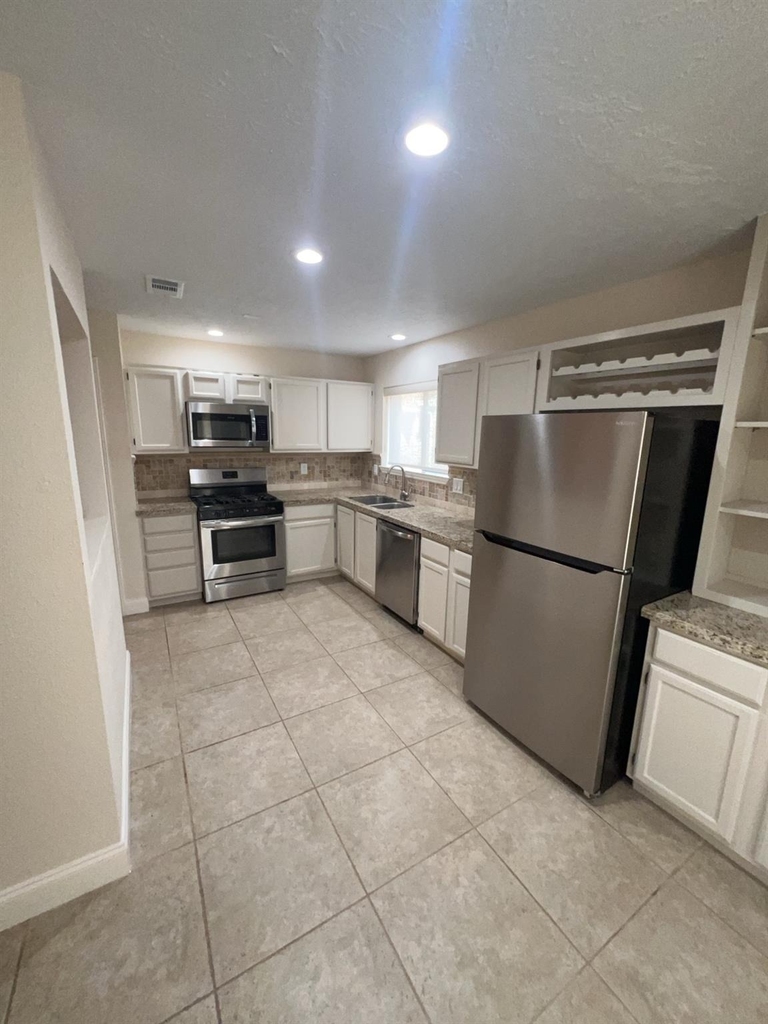 7402 Wood Bluff Boulevard - Photo 2