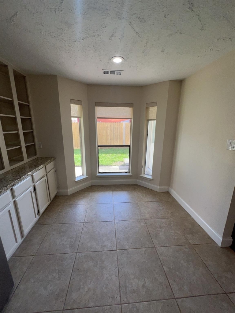 7402 Wood Bluff Boulevard - Photo 6