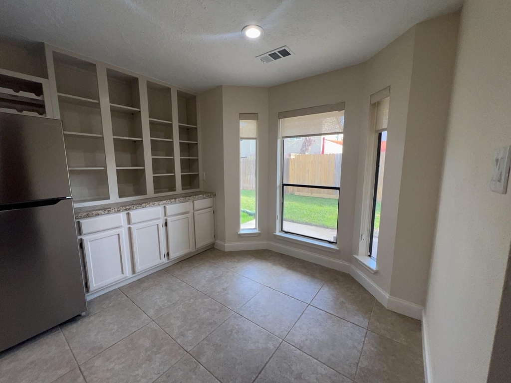 7402 Wood Bluff Boulevard - Photo 5