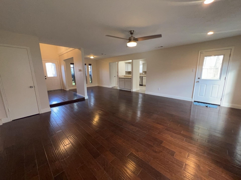 7402 Wood Bluff Boulevard - Photo 13