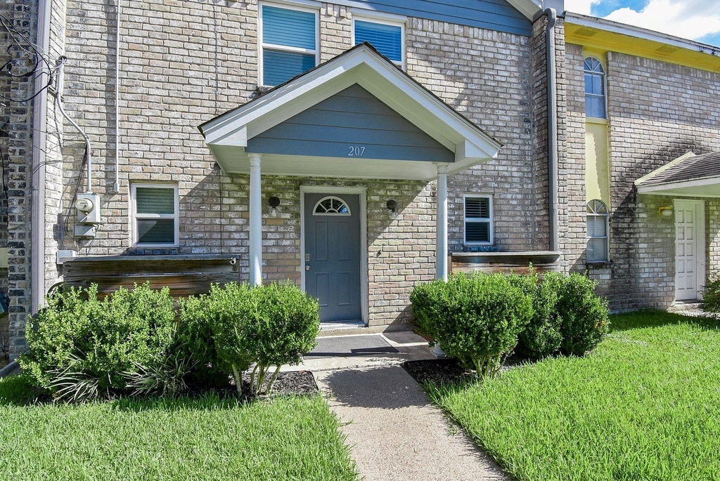 207 Granberry Street - Photo 2
