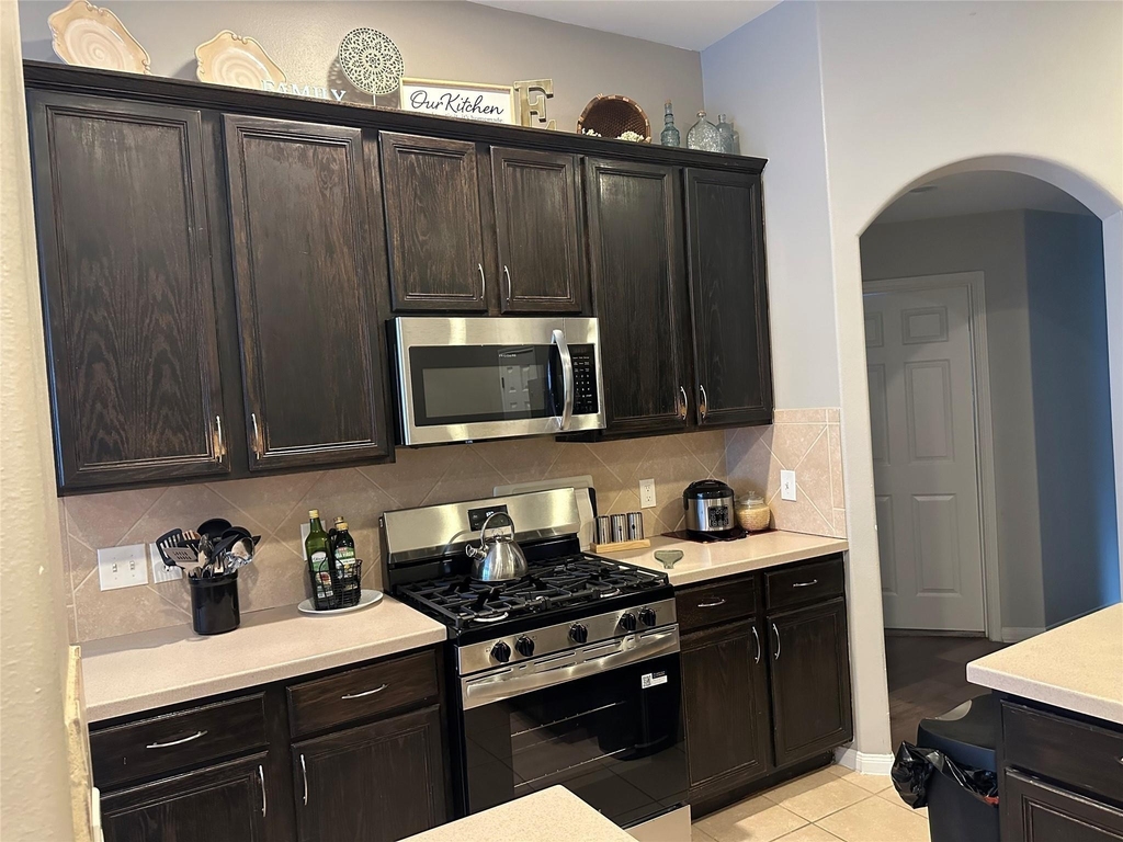 16218 Saxon Hollow Lane - Photo 11