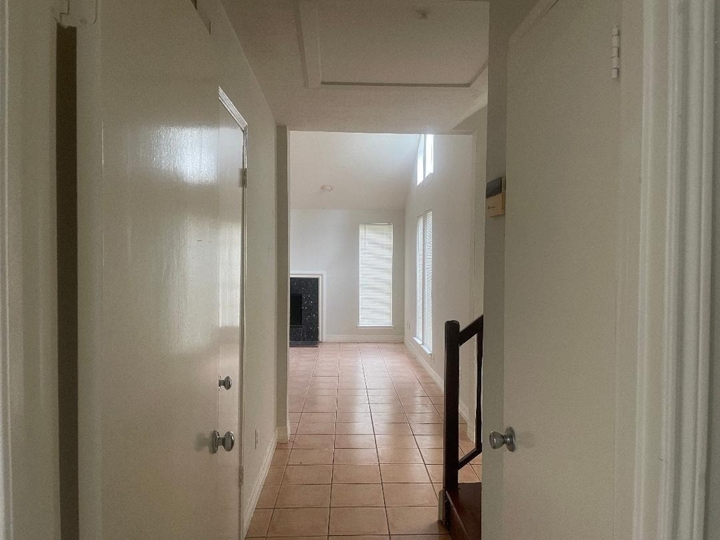 2127 Woodland Springs Street - Photo 10
