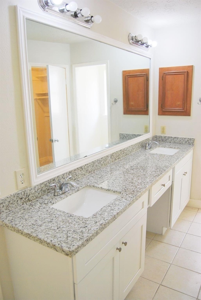 2127 Woodland Springs Street - Photo 8