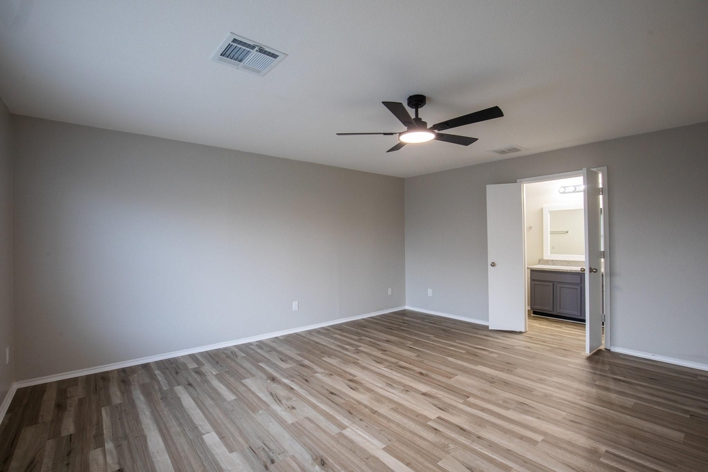 718 Remwick Drive - Photo 3