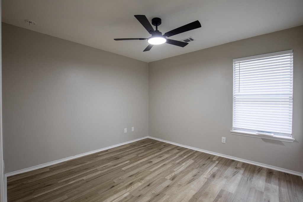 718 Remwick Drive - Photo 9