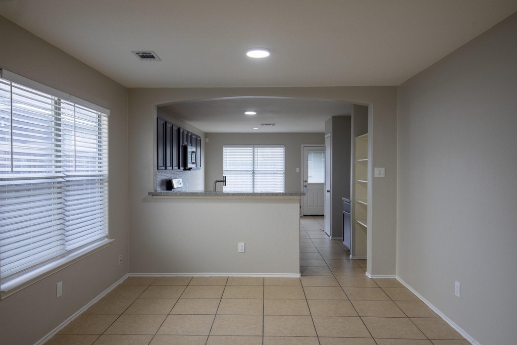 718 Remwick Drive - Photo 6
