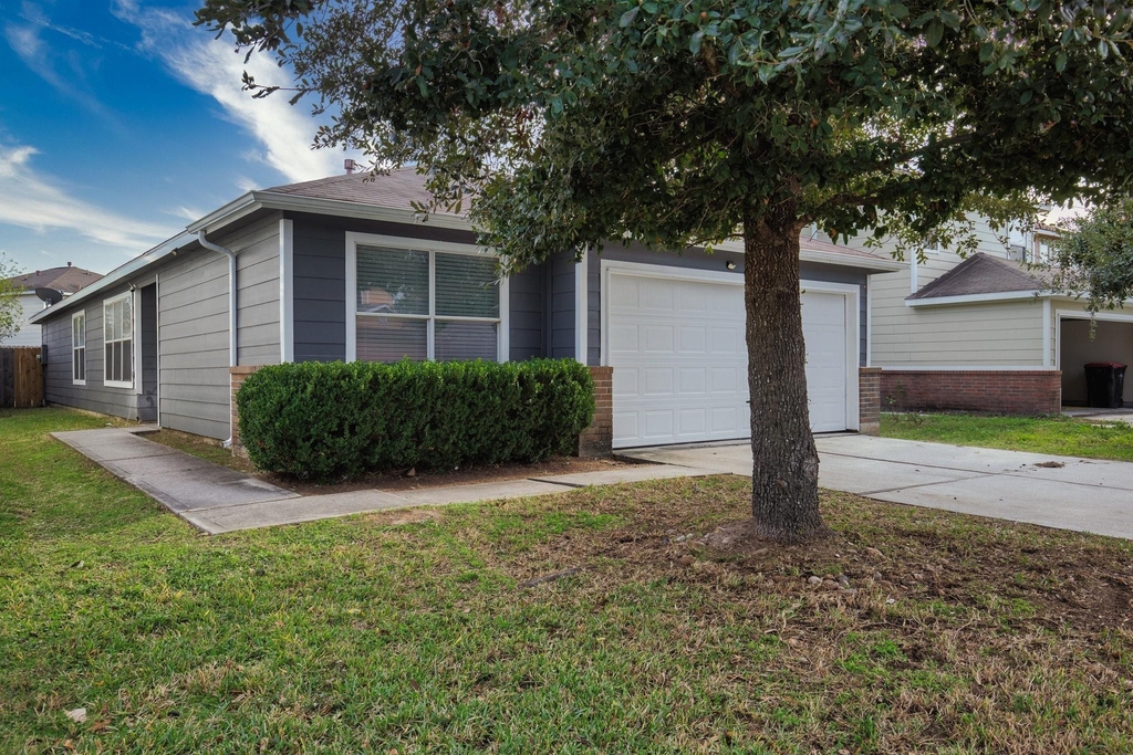 718 Remwick Drive - Photo 0