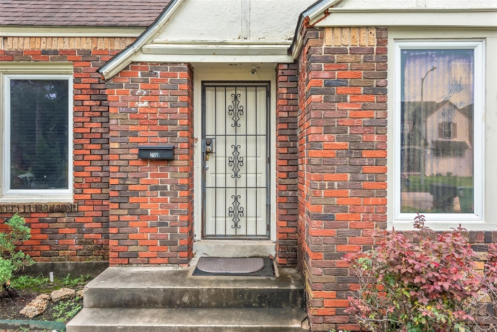 2511 Barbee Street - Photo 1