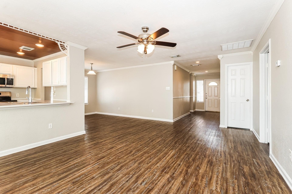 23015 Banquo Drive - Photo 2