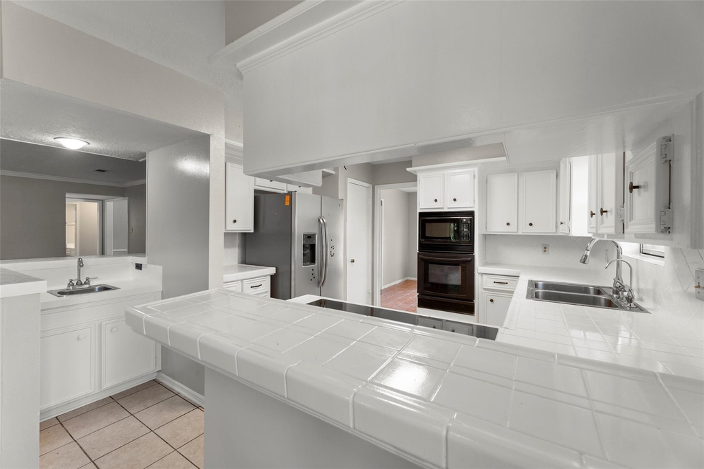 8102 Renmark Lane - Photo 9