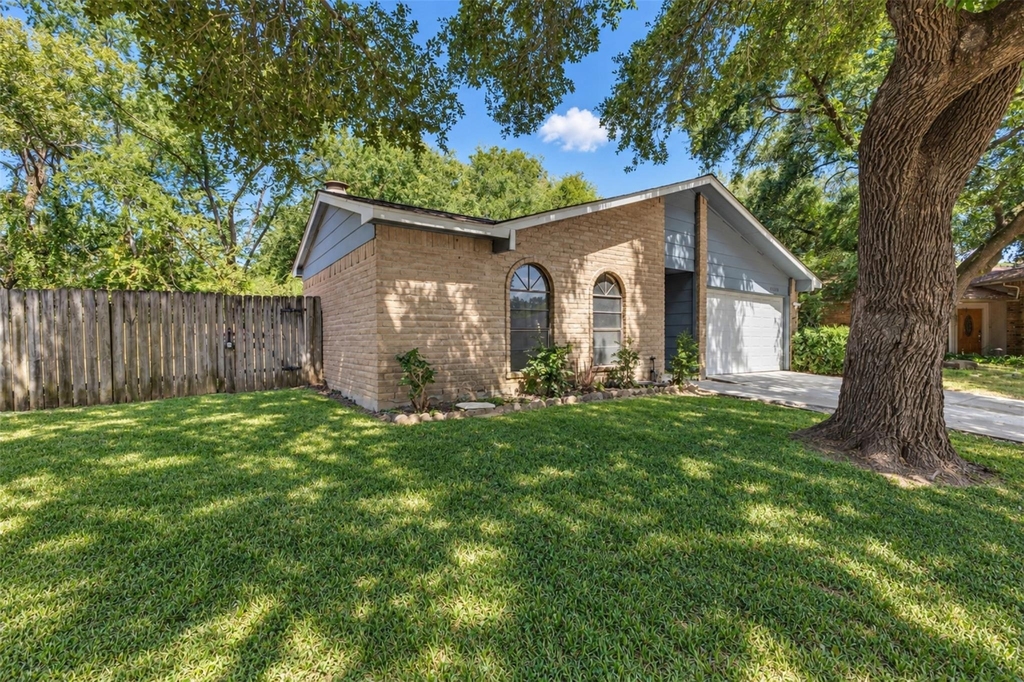 22926 Millgate Drive - Photo 2