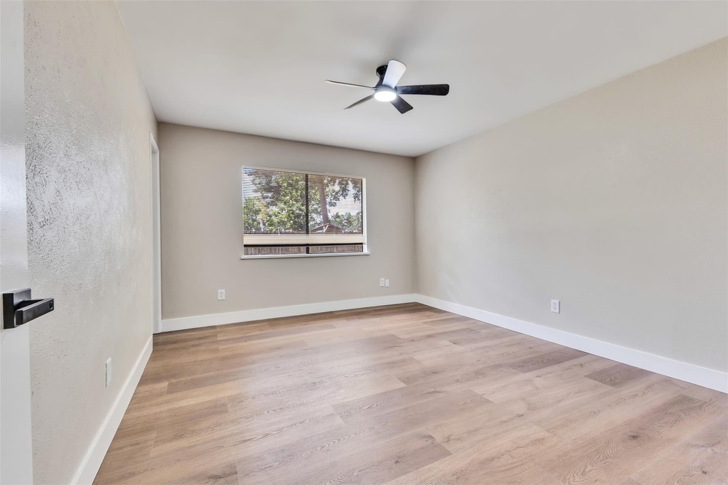 22926 Millgate Drive - Photo 18