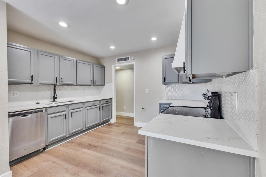 22926 Millgate Drive - Photo 9