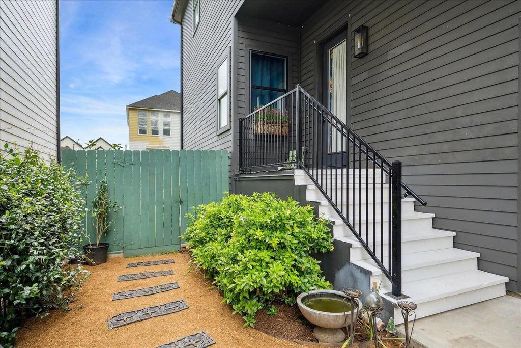 810 E 39th Street - Photo 15