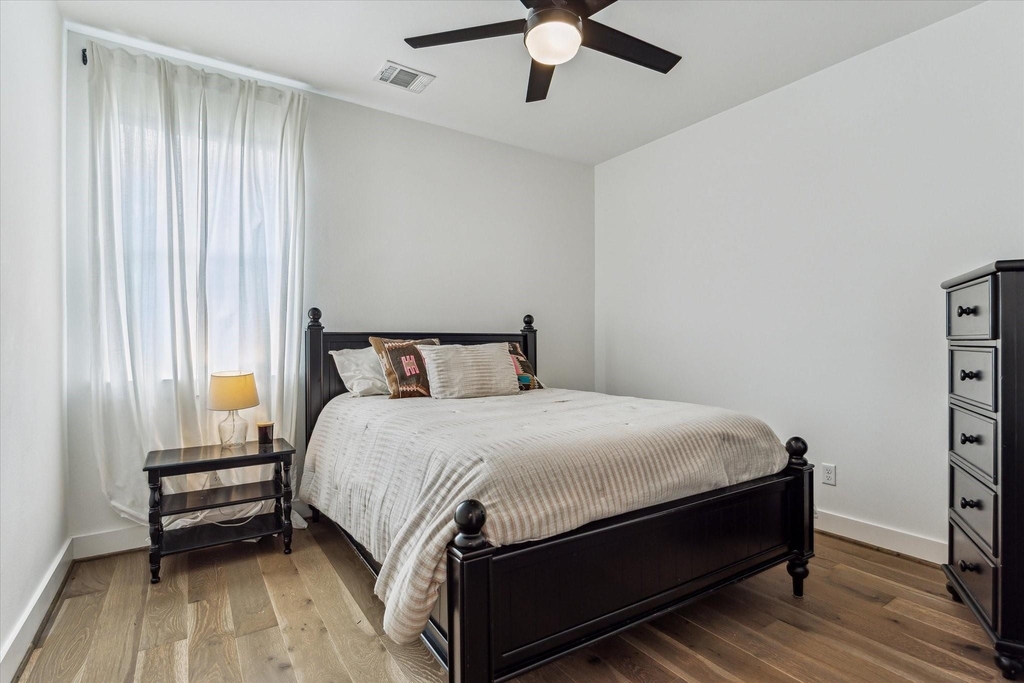 810 E 39th Street - Photo 10