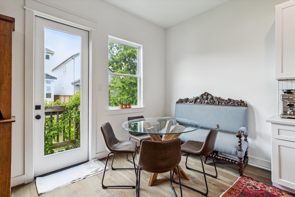 810 E 39th Street - Photo 5