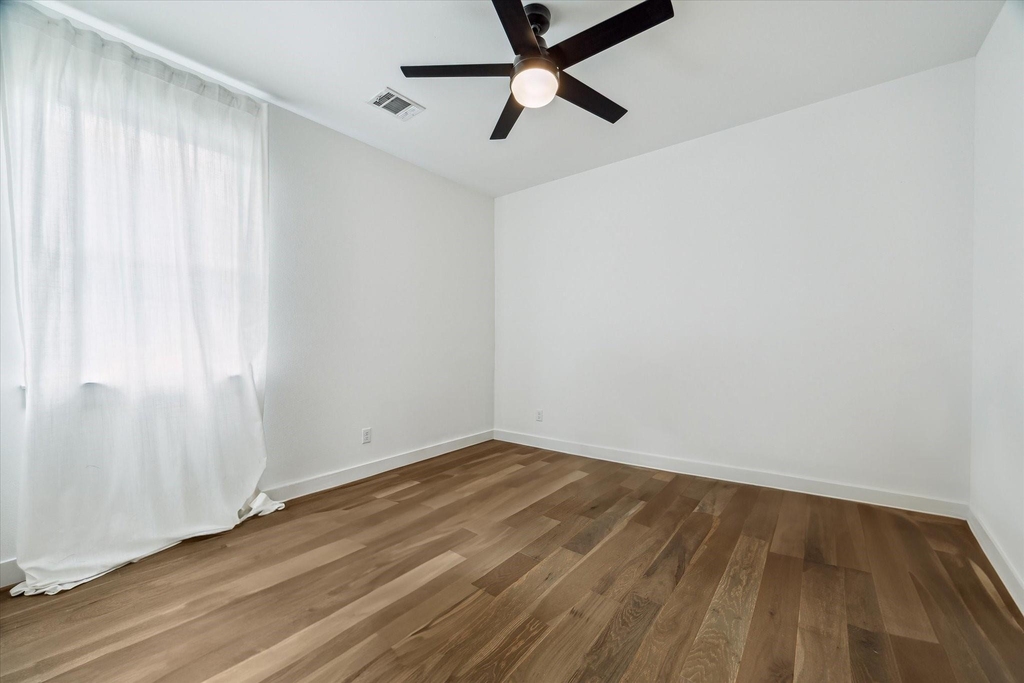 810 E 39th Street - Photo 12