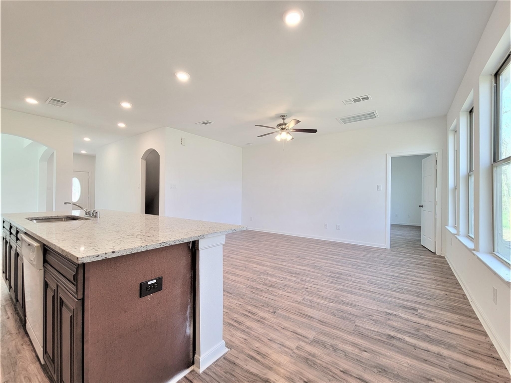 151 Island Boulevard - Photo 5