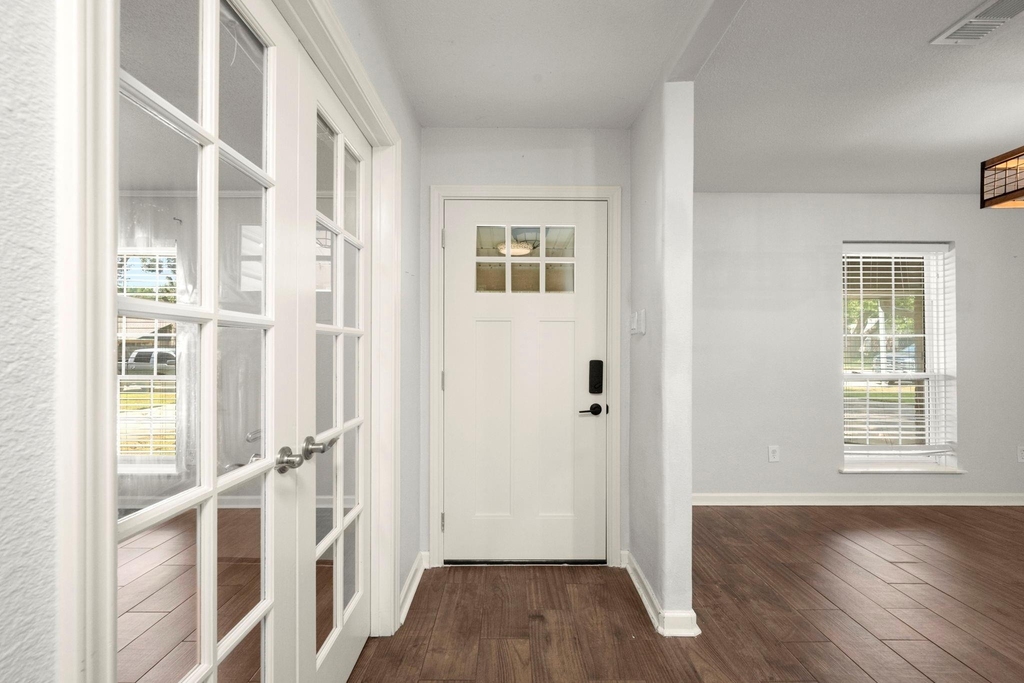 2909 Livingston Drive - Photo 3