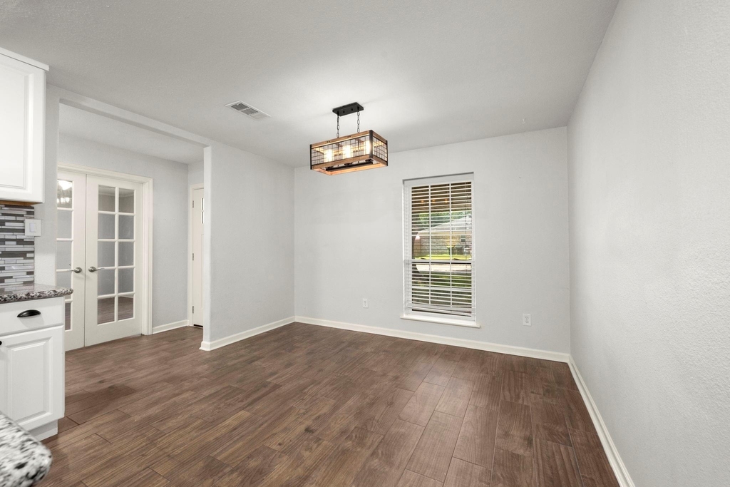 2909 Livingston Drive - Photo 4