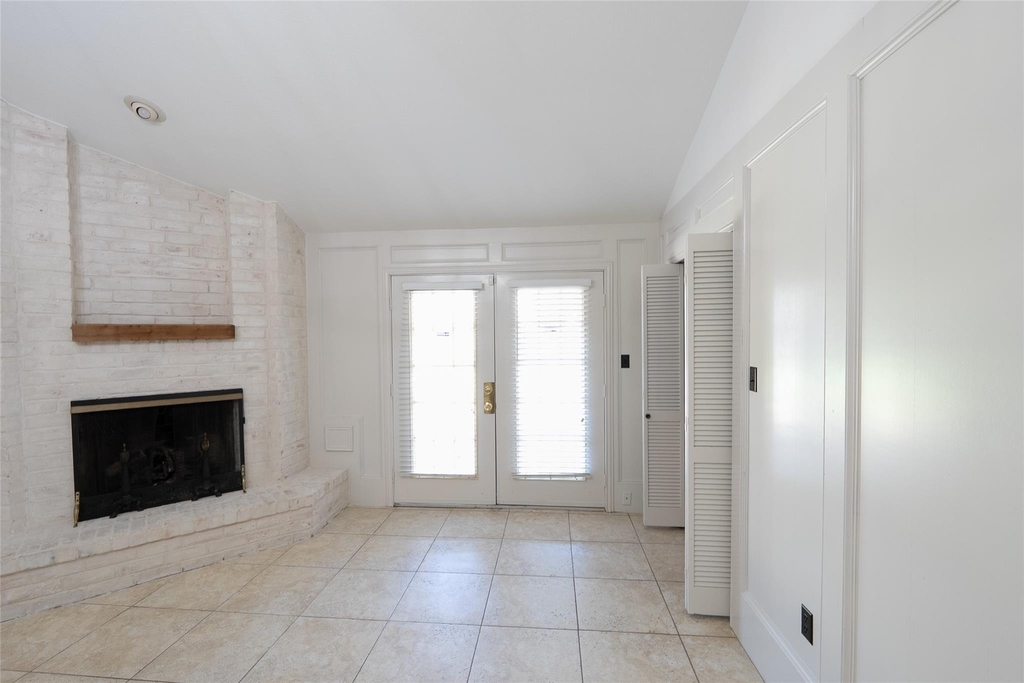 15931 Boulder Oaks Drive - Photo 5