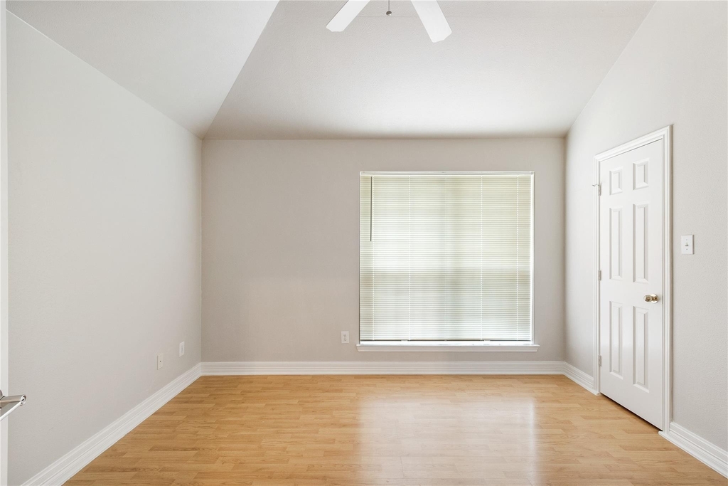 21922 Maybrook Court - Photo 17