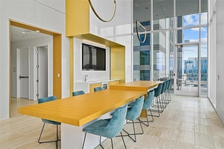 313 W 17th Street - Photo 7