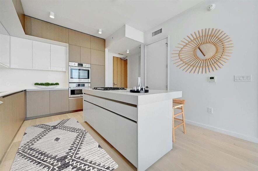 313 W 17th Street - Photo 16