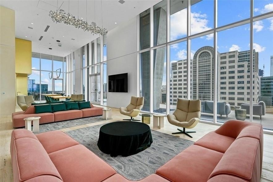 313 W 17th Street - Photo 12